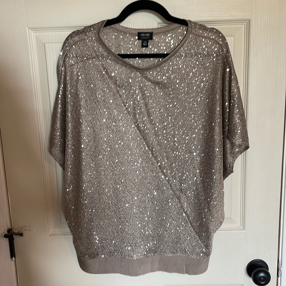 Nicole. Size L. Knit with sequin detail.